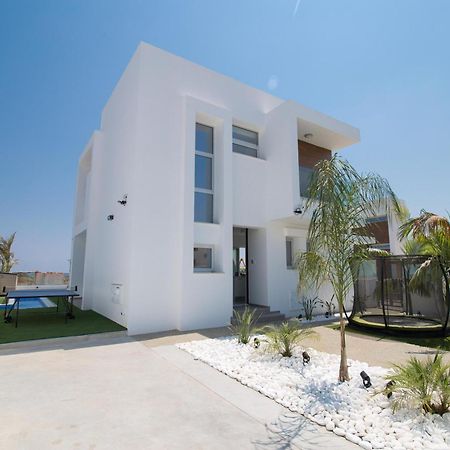 Villa Lynn Boutique Beachfront アヤナパ エクステリア 写真
