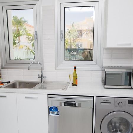 Villa Lynn Boutique Beachfront アヤナパ エクステリア 写真