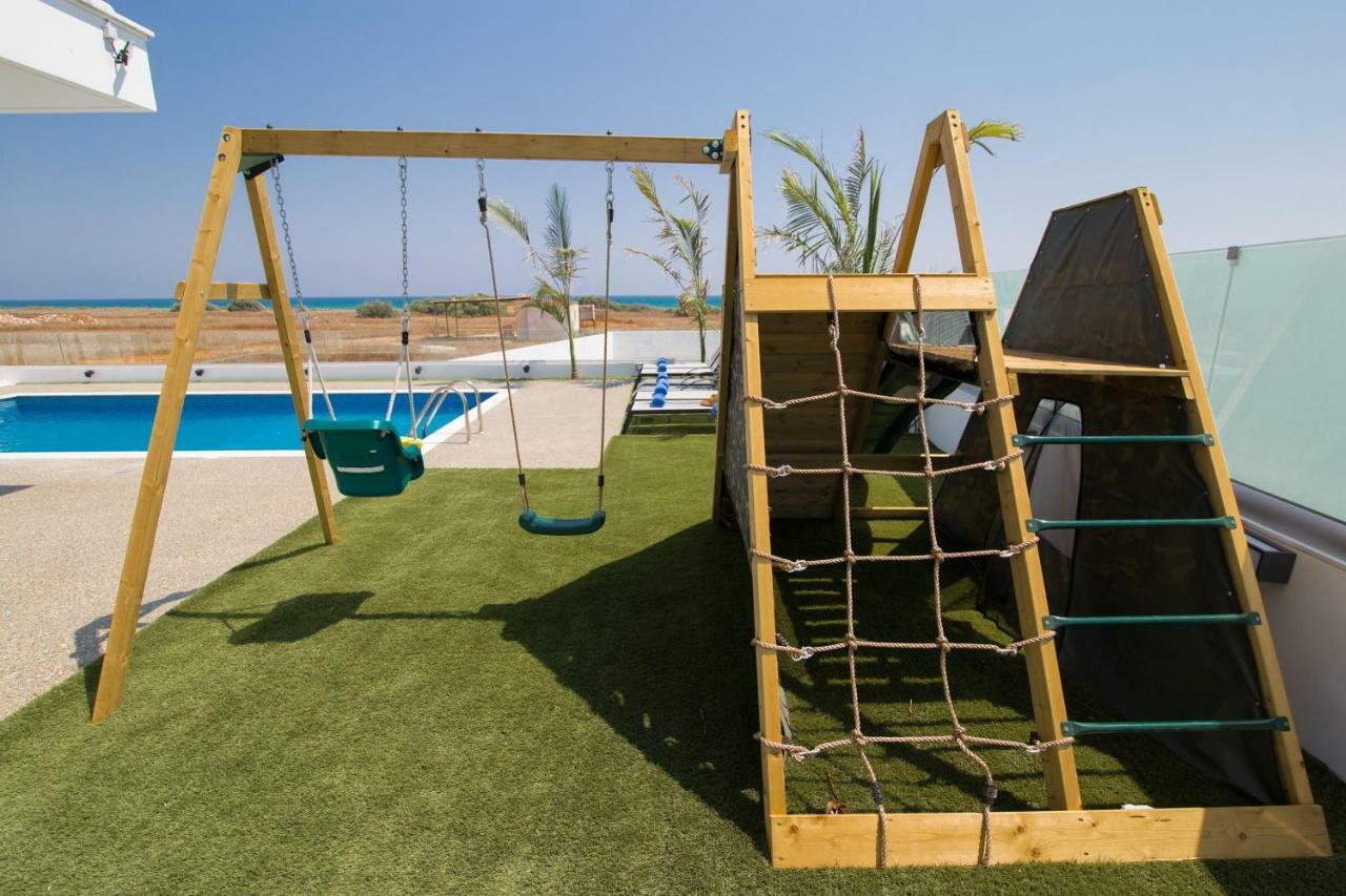 Villa Lynn Boutique Beachfront アヤナパ エクステリア 写真