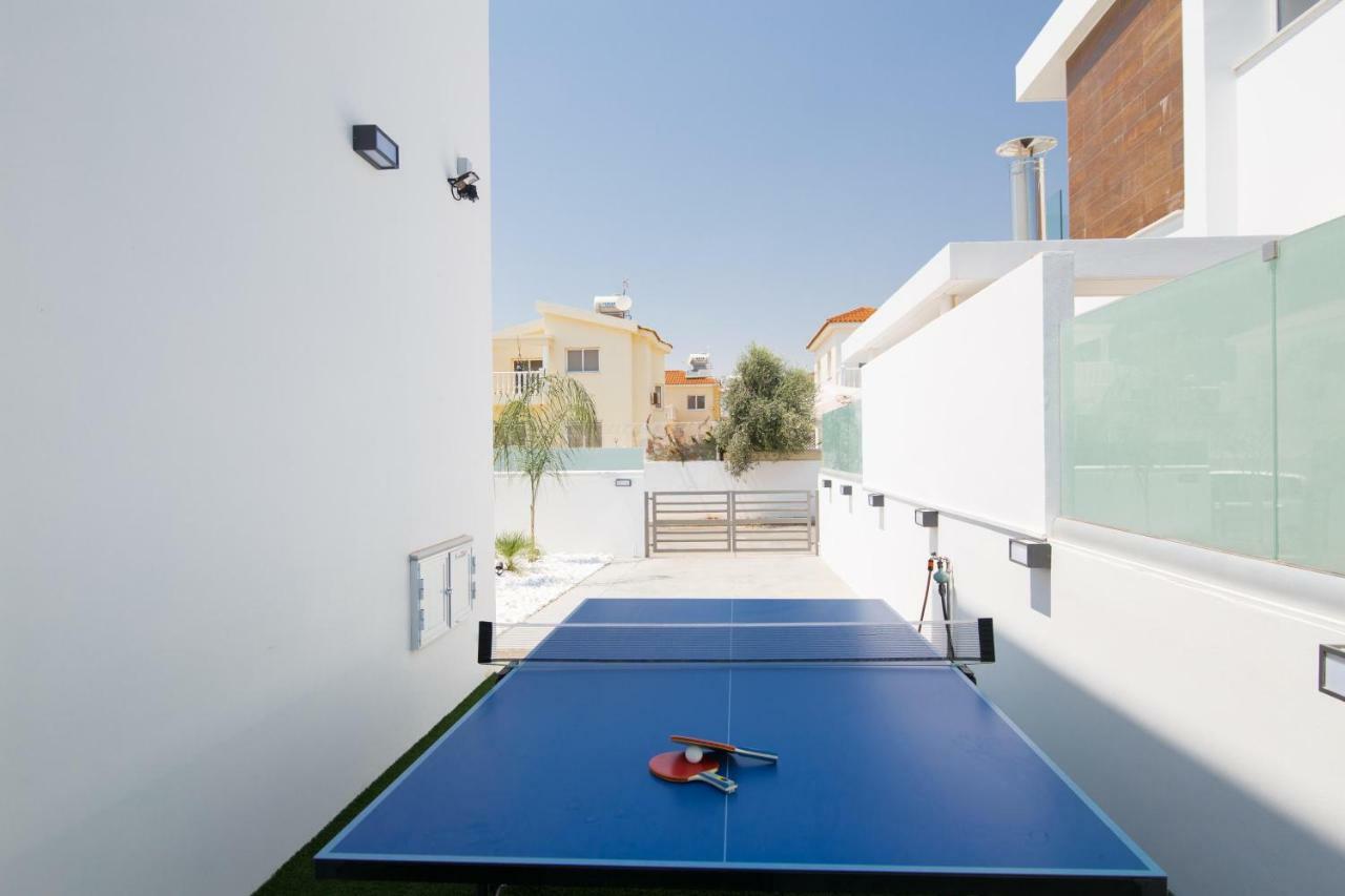 Villa Lynn Boutique Beachfront アヤナパ エクステリア 写真