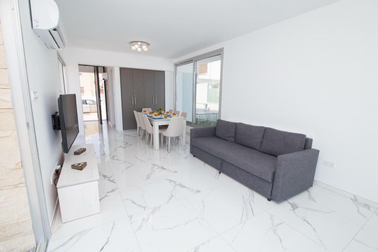 Villa Lynn Boutique Beachfront アヤナパ エクステリア 写真