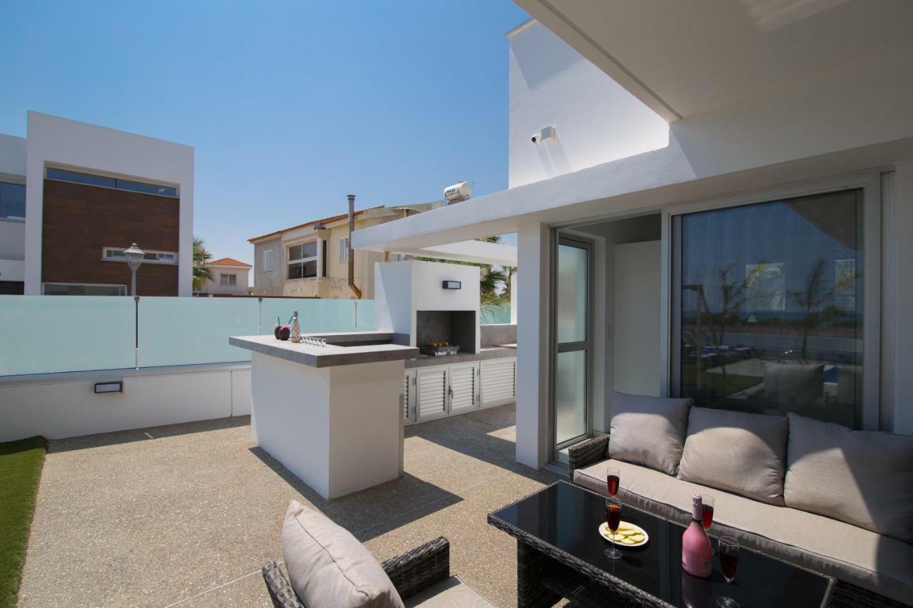 Villa Lynn Boutique Beachfront アヤナパ エクステリア 写真