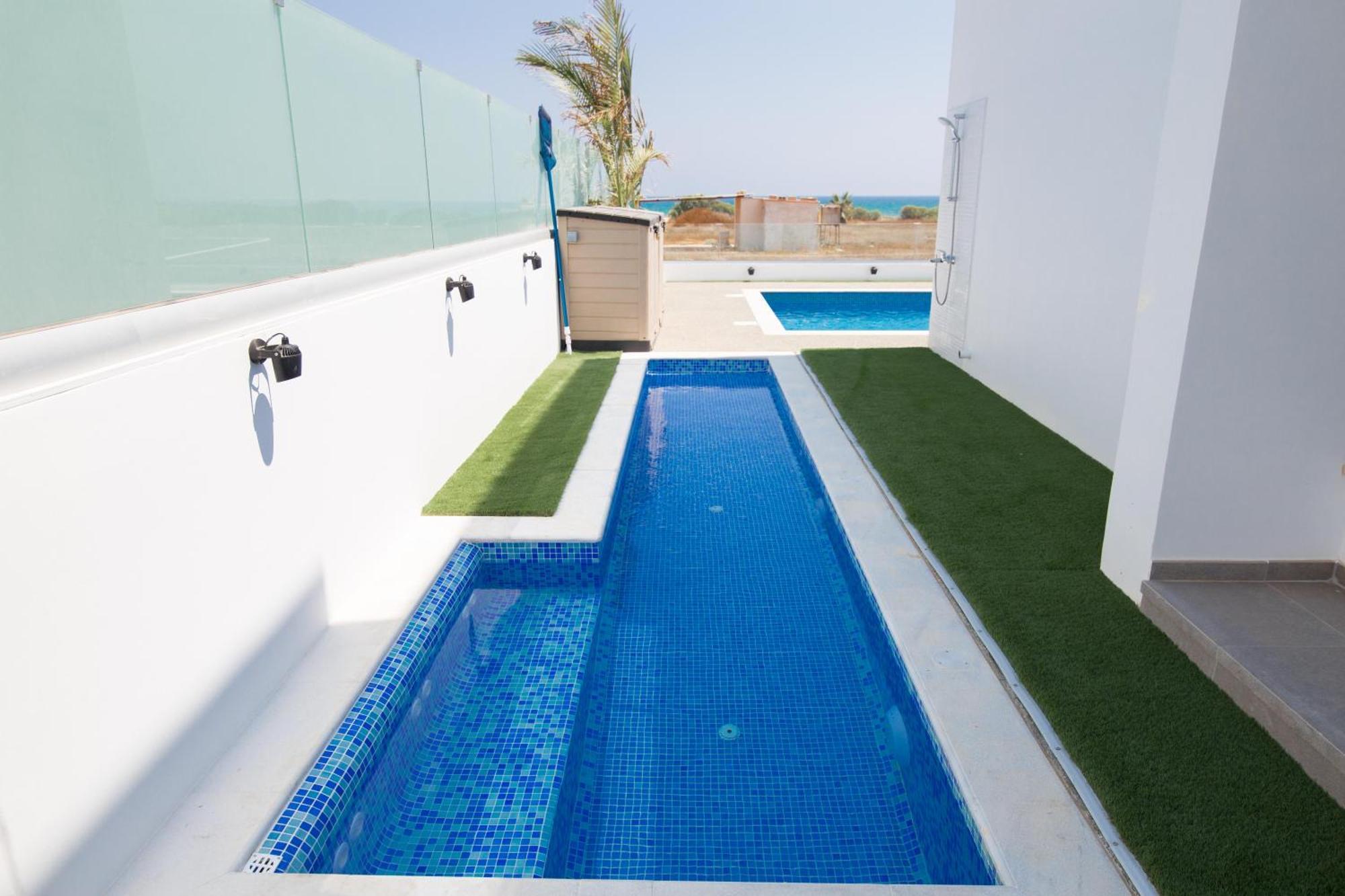 Villa Lynn Boutique Beachfront アヤナパ エクステリア 写真