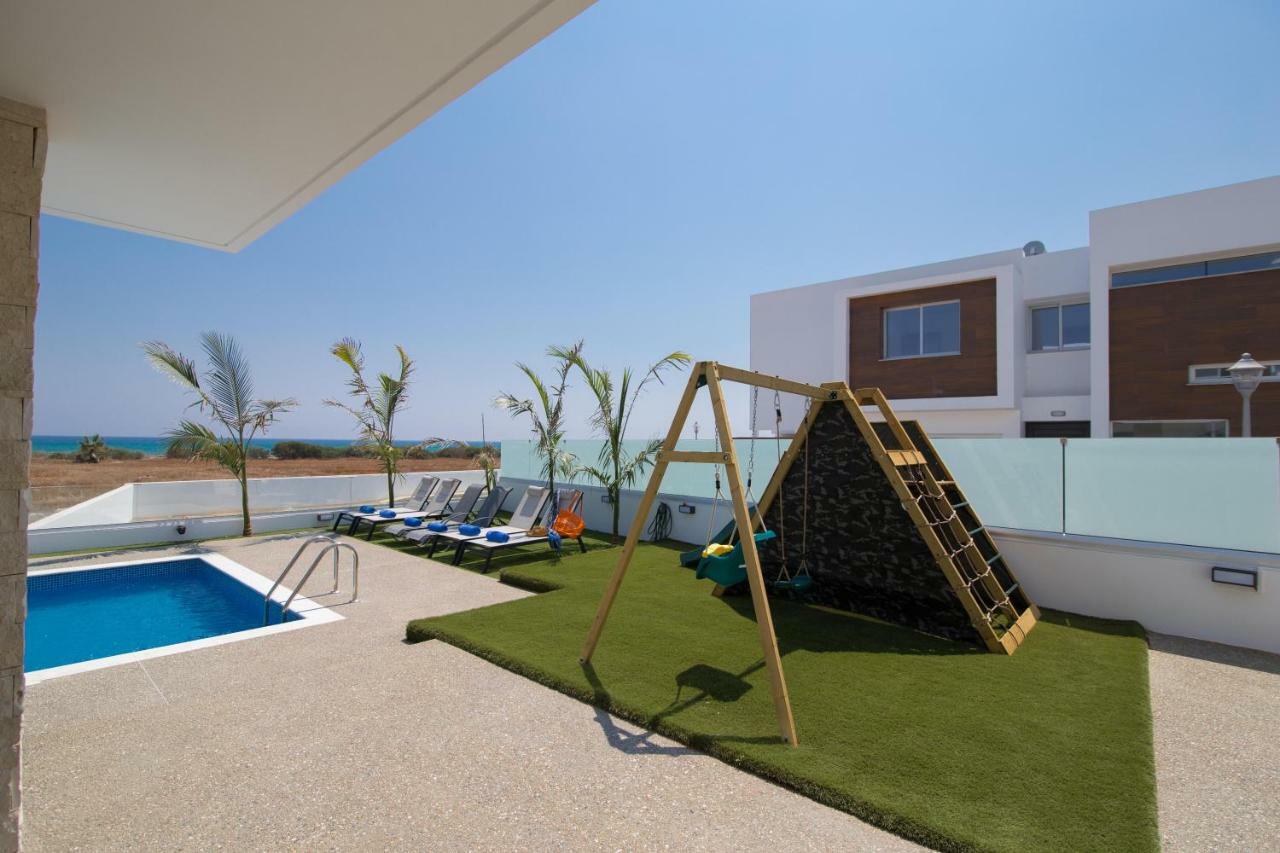 Villa Lynn Boutique Beachfront アヤナパ エクステリア 写真