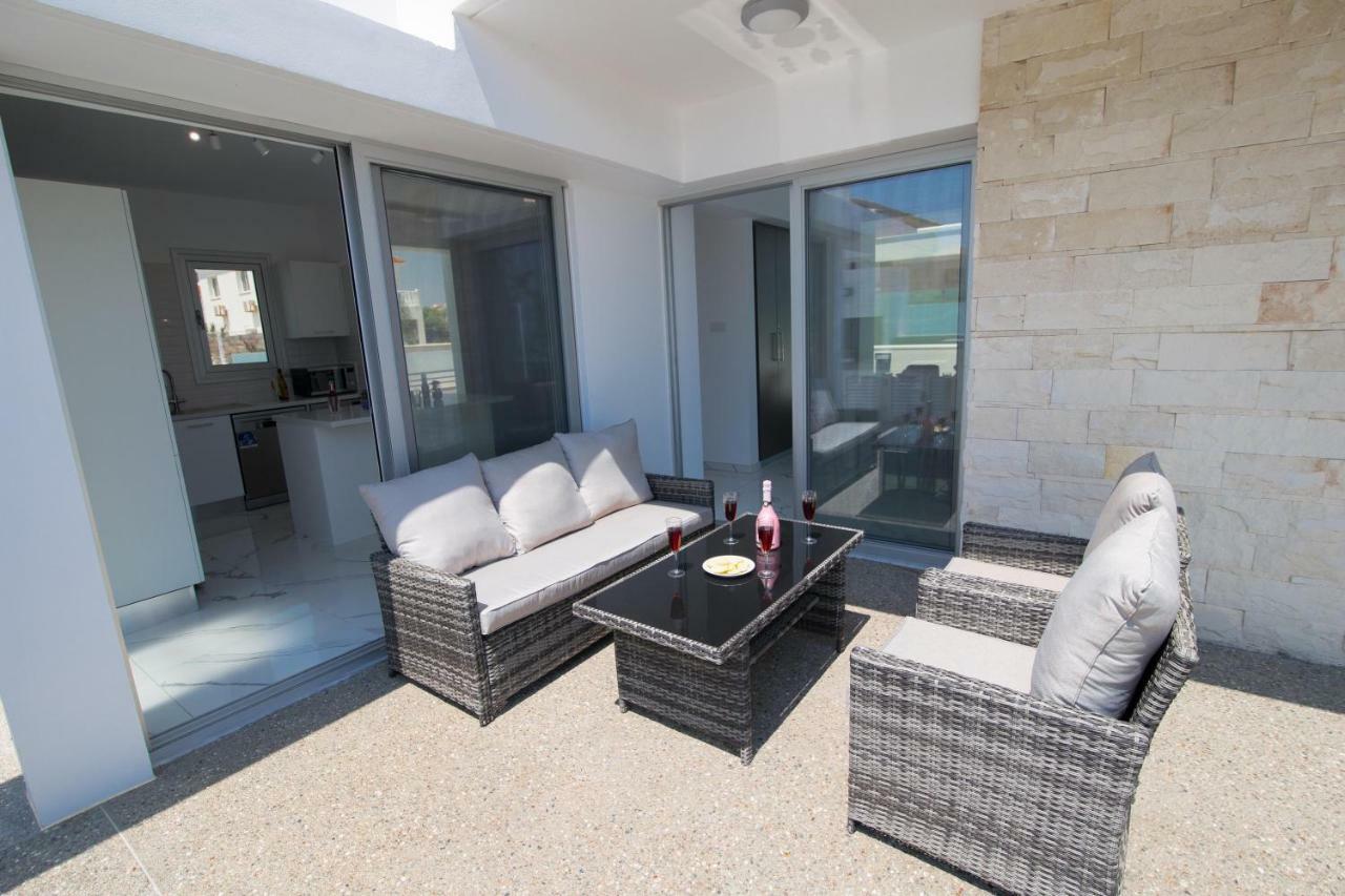 Villa Lynn Boutique Beachfront アヤナパ エクステリア 写真