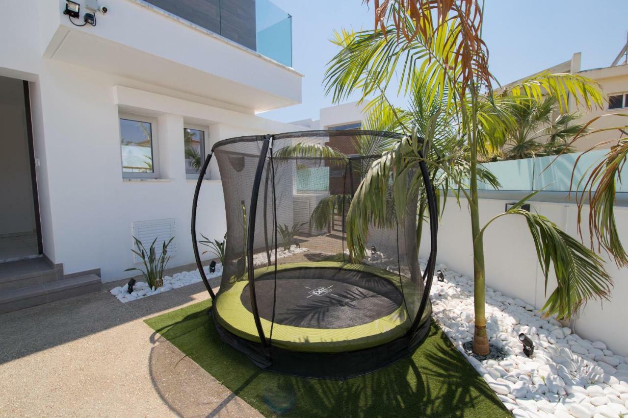 Villa Lynn Boutique Beachfront アヤナパ エクステリア 写真