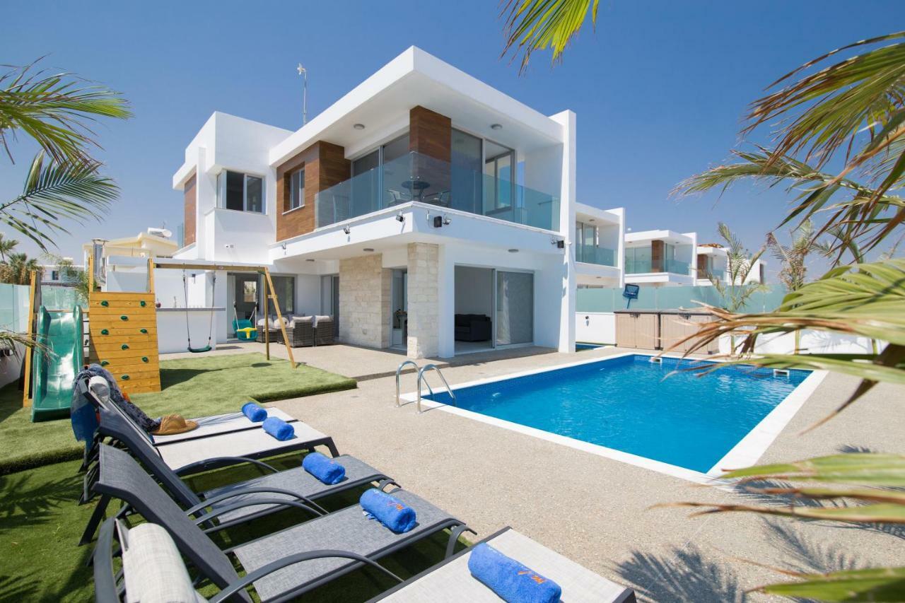 Villa Lynn Boutique Beachfront アヤナパ エクステリア 写真