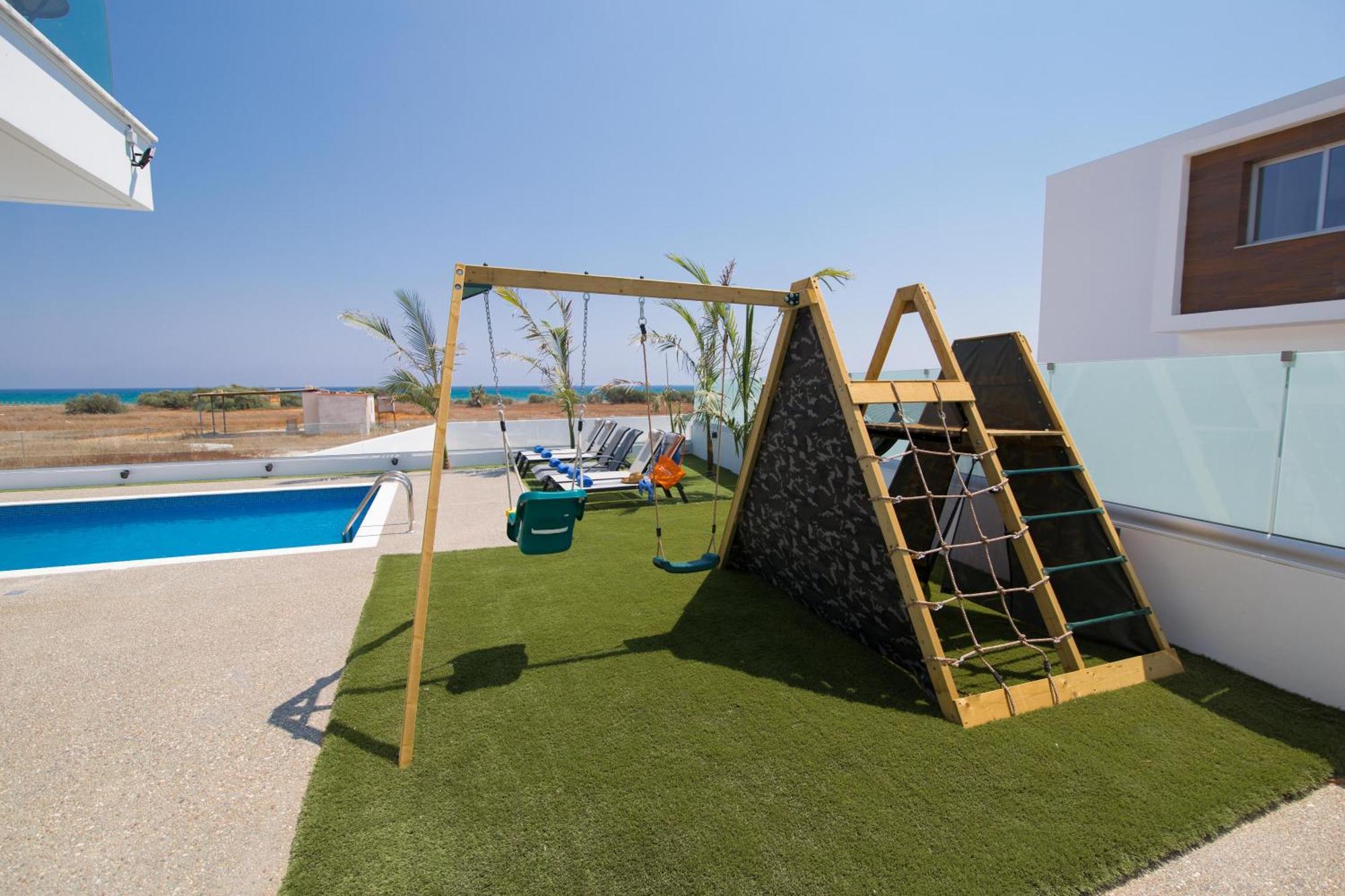 Villa Lynn Boutique Beachfront アヤナパ エクステリア 写真